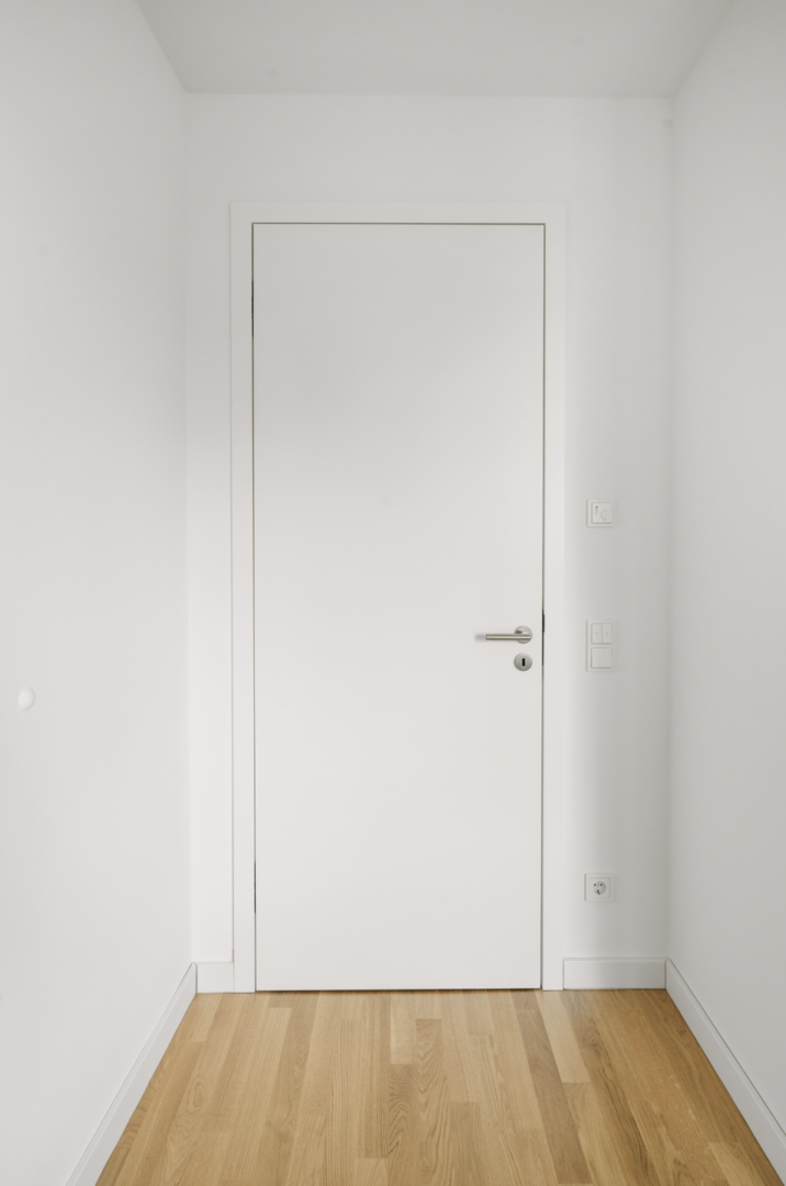 Stumpf einschlagende Türen