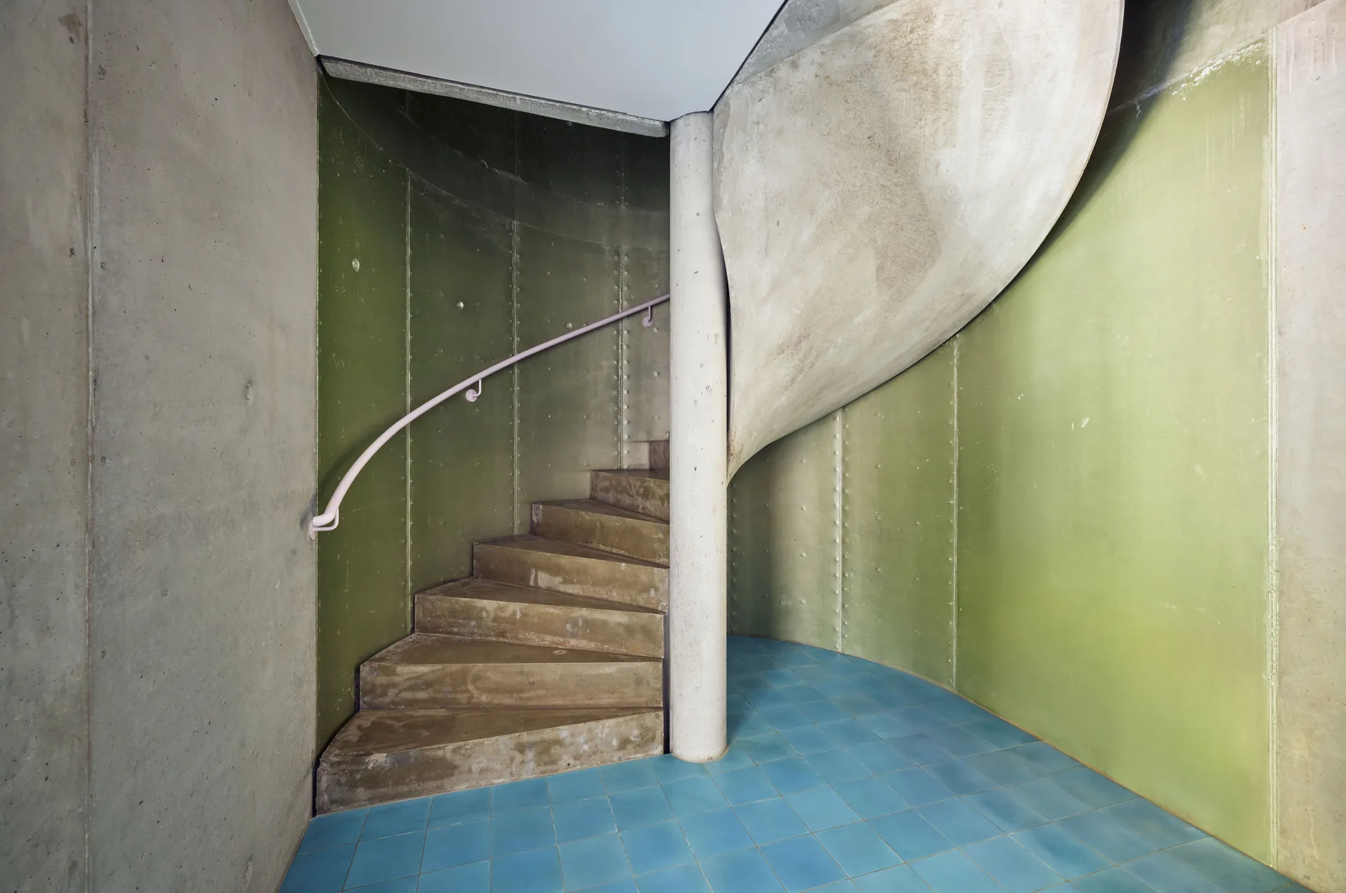 P14 Sud Rive – Material · Betonfliesen Treppenhaus, blau
