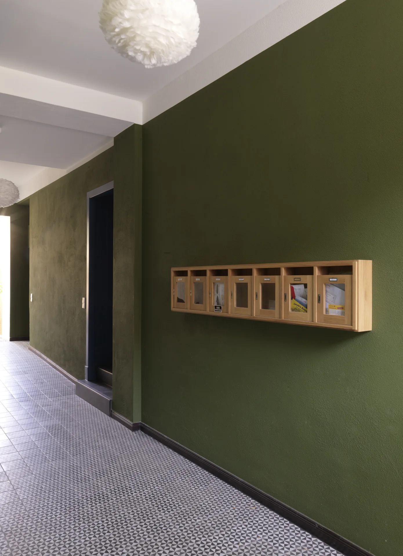 P14 Sud Rive – Ausstattungsdetail · Briefkastenanlage