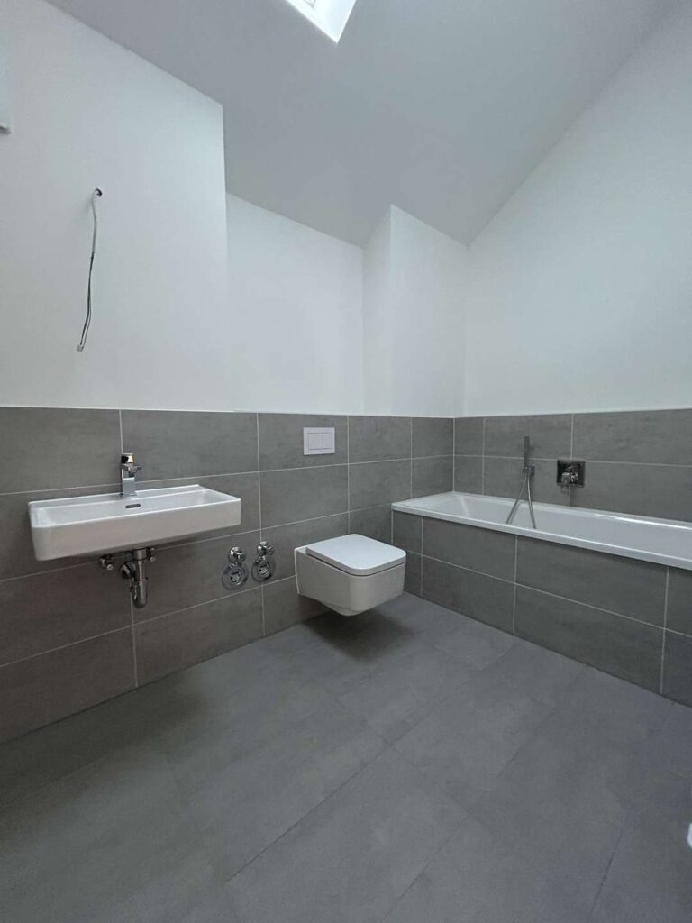 Badezimmer Maisonett Beispiel