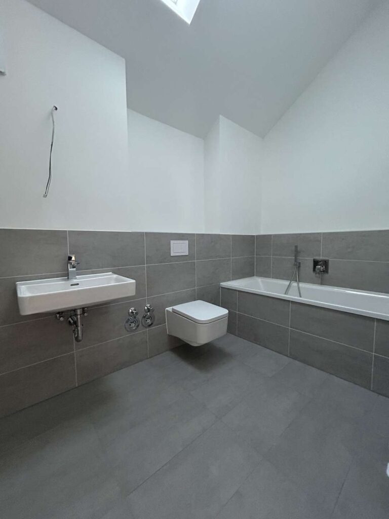 Badezimmer Maisonett Beispiel