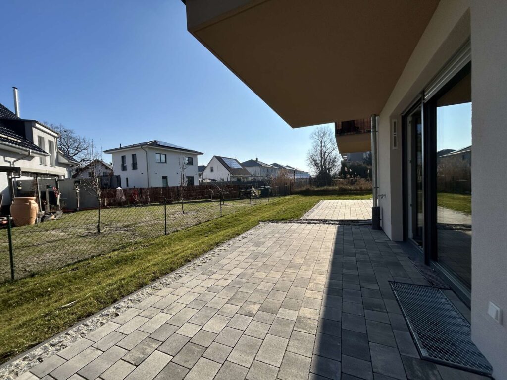Erdgeschosswohnung Beispiel-Terrasse