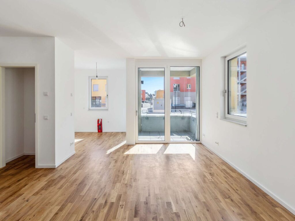 Muster-Whg 28 WoZi Blick Balkon