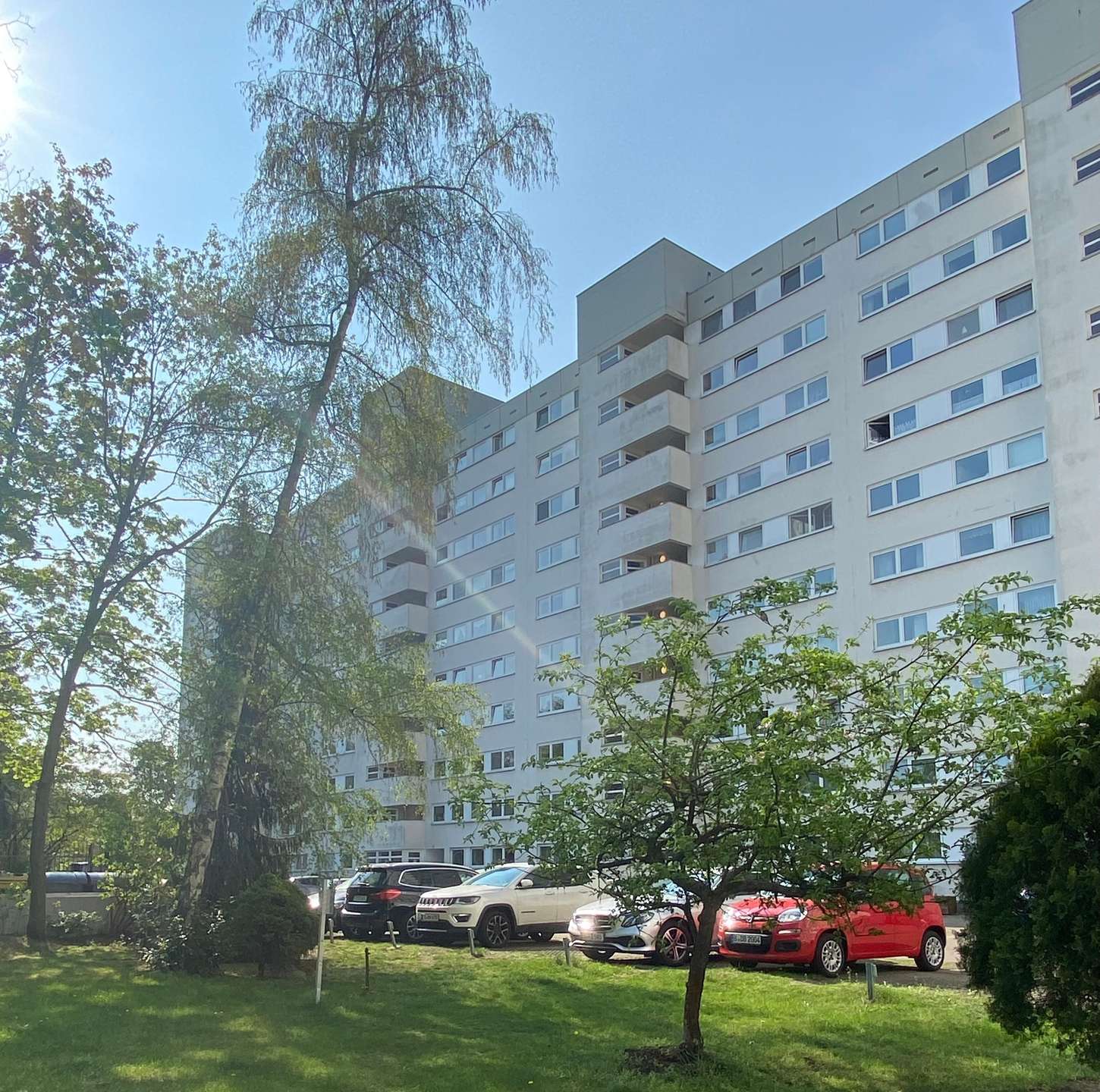 Großzügige 3 Zimmerwohnung in der 8. Etage mit Blick über den Grunewald!