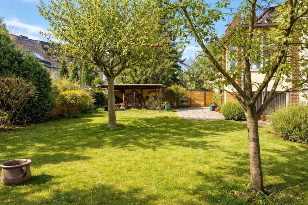Ihr Haus, Ihre Vision – Gründerzeithaus mit viel Raum & vermietetem Blumenladen