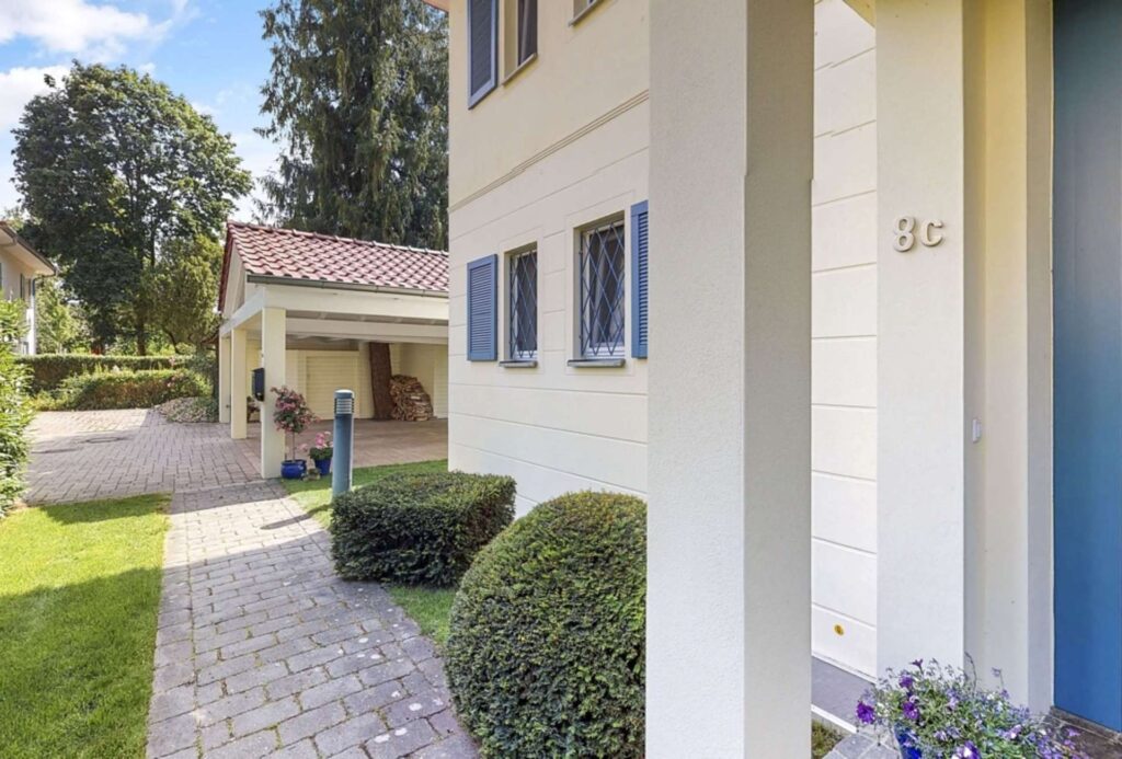 Zuwegung zur Villa