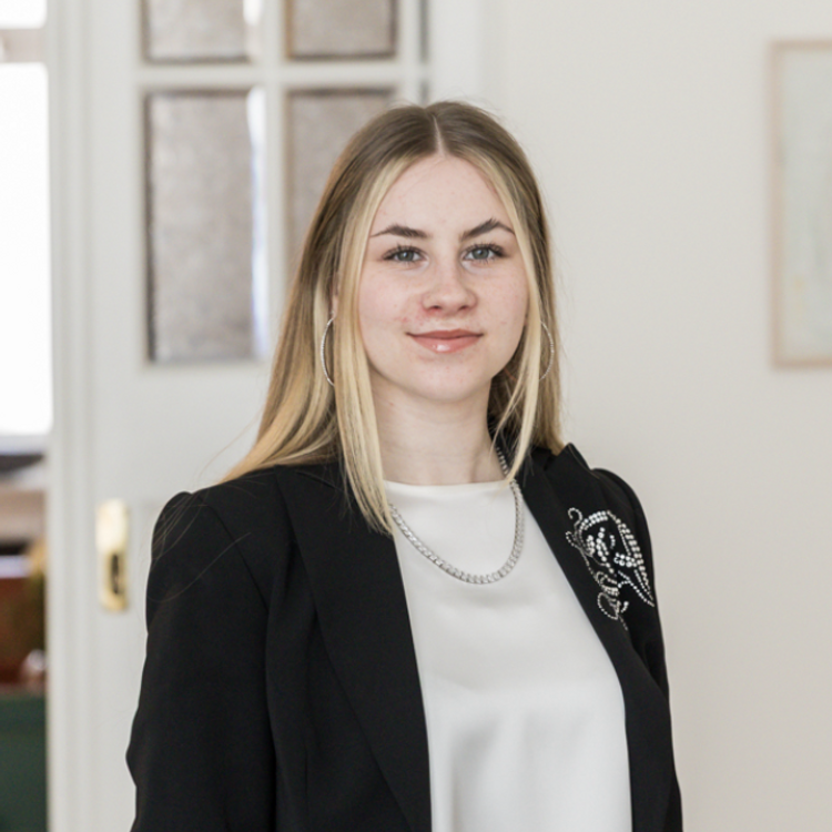 Frau Vanessa Sophie Keil